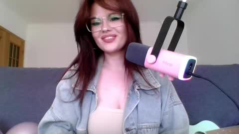 Snapshot of dellacrush_ chatting on March 6, 2025, 2:40 pm dellacrush_ online show from March 6, 2025, 2:40 pm