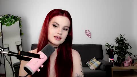 Snapshot of dellacrush_ chatting on September 9, 2025, 5:45 pm dellacrush_ online show from September 9, 2025, 5:45 pm