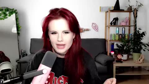 Snapshot of dellacrush_ chatting on September 15, 2025, 5:35 pm dellacrush_ online show from September 15, 2025, 5:35 pm