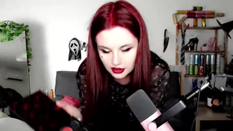 Snapshot of dellacrush_ chatting on October 18, 2025, 5:25 pm dellacrush_ online show from October 18, 2025, 5:25 pm