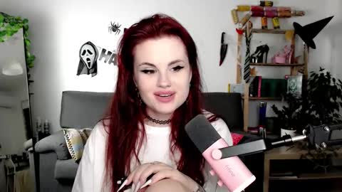 Snapshot of dellacrush_ chatting on October 22, 2025, 5:02 pm dellacrush_ online show from October 22, 2025, 5:02 pm