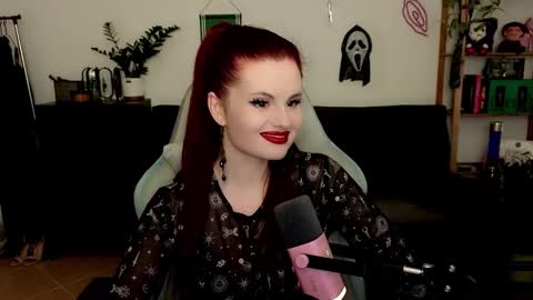 dellacrush_ online show from December 14, 2025, 5:07 pm