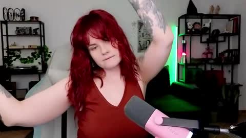 dellacrush_ online show from April 28, 2026, 5:07 pm
