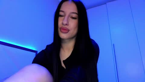 Snapshot of delly_love chatting on April 1, 2026, 7:22 pm delly_love online show from April 1, 2026, 7:22 pm