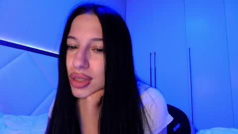 Snapshot of delly_love chatting on May 27, 2026, 7:33 pm delly_love online show from May 27, 2026, 7:33 pm