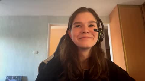Mia online show from September 10, 2025, 3:23 pm