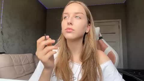 Mia online show from July 7, 2026, 11:25 am