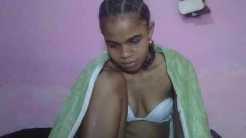 delphine online show from May 8, 2026, 5:02 am