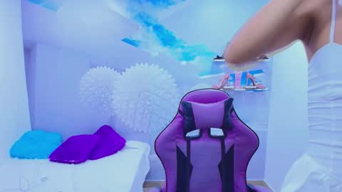 DEMI online show from November 26, 2025, 12:28 pm