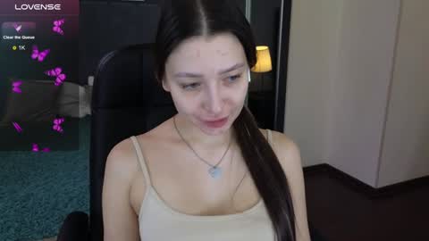 Snapshot of demi_loran chatting on January 19, 2025, 8:41 pm DEMI online show from January 19, 2025, 8:41 pm