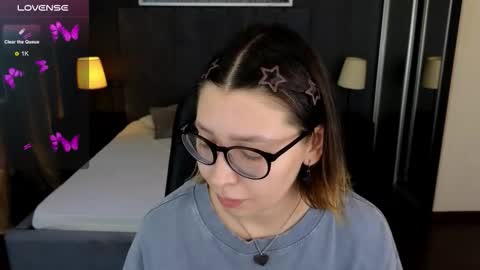 Snapshot of demi_loran chatting on September 10, 2025, 5:18 am DEMI online show from September 10, 2025, 5:18 am
