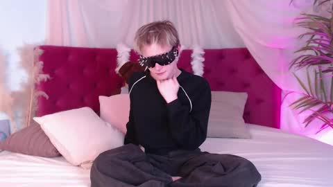 Snapshot of demianenglen chatting on October 3, 2025, 10:51 pm demianenglen online show from October 3, 2025, 10:51 pm