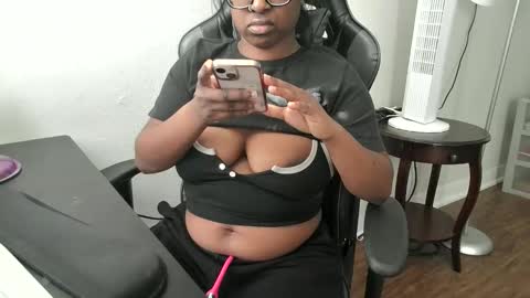 Chocolatekink online show from November 23, 2025, 3:12 pm