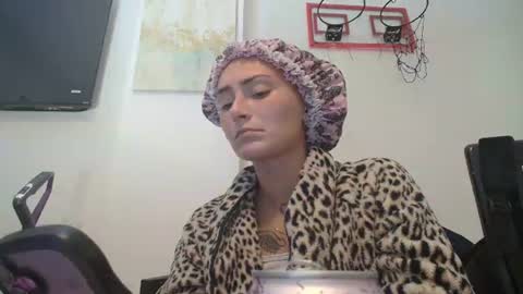 Snapshot of demiibear chatting on July 23, 2026, 6:33 am Demi online show from July 23, 2026, 6:33 am