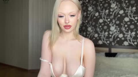 Demi online show from December 19, 2025, 1:07 pm