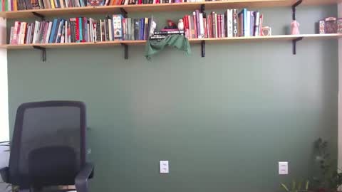 Snapshot of demmetria chatting on November 4, 2025, 5:45 pm demmetria online show from November 4, 2025, 5:45 pm