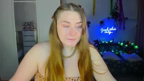 Sophie online show from December 6, 2024, 4:03 am