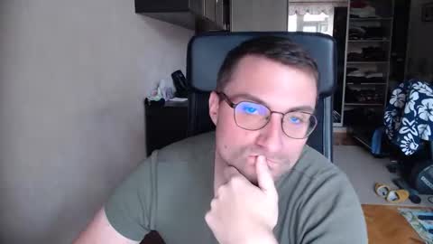 Den online show from October 23, 2025, 10:36 am