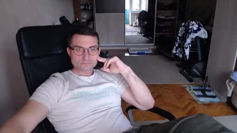 Den online show from October 25, 2025, 10:45 am