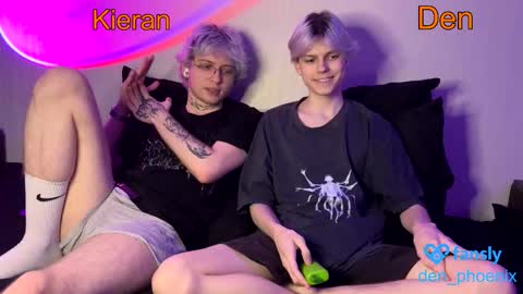 Snapshot of den_phoenix_ chatting on February 28, 2026, 9:27 pm Den Shorty online show from February 28, 2026, 9:27 pm