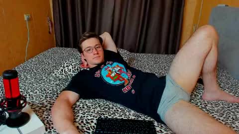 Snapshot of deni_boy99 chatting on May 20, 2026, 7:53 pm Deni online show from May 20, 2026, 7:53 pm