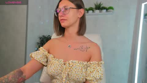 Elina online show from September 12, 2025, 12:11 am