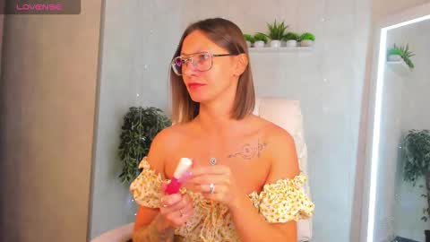 Elina online show from September 15, 2025, 12:10 am