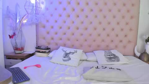 denisse_logan online show from May 18, 2026, 4:07 am