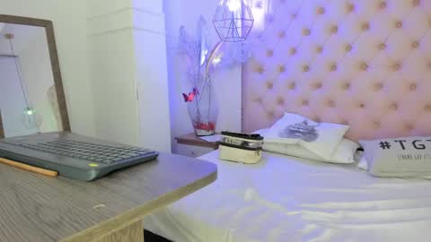 denisse_logan online show from May 20, 2026, 3:13 am