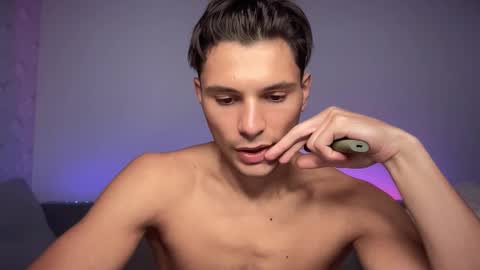 Snapshot of denlover chatting on September 19, 2025, 11:33 am Den online show from September 19, 2025, 11:33 am