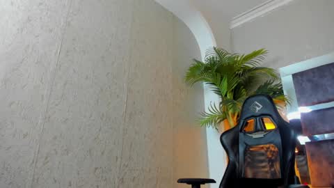 dennis_cox_ online show from December 27, 2024, 3:15 pm