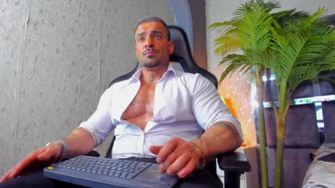 dennis_cox_ online show from January 30, 2025, 11:55 am