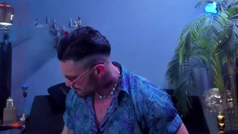 dennis_cox_ online show from June 17, 2026, 5:21 am