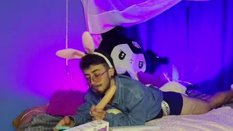 Snapshot of dennis_moons chatting on May 6, 2026, 5:35 am Dennis online show from May 6, 2026, 5:35 am