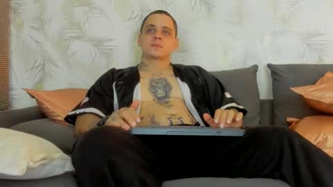 Snapshot of dennis_munera chatting on February 16, 2025, 11:38 am dennis munera online show from February 16, 2025, 11:38 am