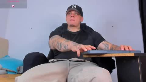 Snapshot of dennis_munera chatting on October 3, 2025, 12:02 pm dennis munera online show from October 3, 2025, 12:02 pm