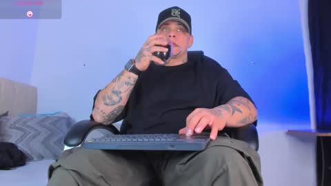 Snapshot of dennis_munera chatting on October 17, 2025, 11:57 am dennis munera online show from October 17, 2025, 11:57 am