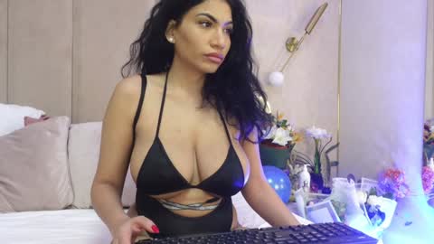 Snapshot of dennisetaylor chatting on January 24, 2025, 6:46 am DenniseTaylor online show from January 24, 2025, 6:46 am