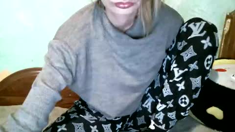 DennisXCarol online show from October 18, 2025, 7:25 pm