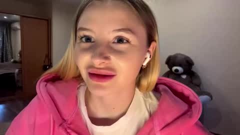 Vi  Victoria online show from October 14, 2025, 2:40 pm