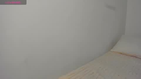 Snapshot of dephne_ chatting on December 16, 2025, 4:39 am Dephne online show from December 16, 2025, 4:39 am