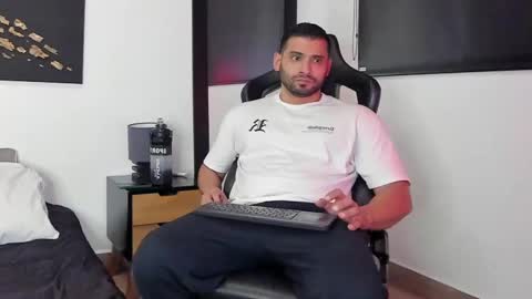Dereck Vega online show from December 7, 2024, 9:33 pm