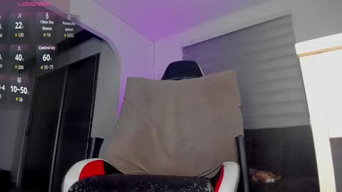 dereckhardd online show from September 23, 2025, 4:48 am