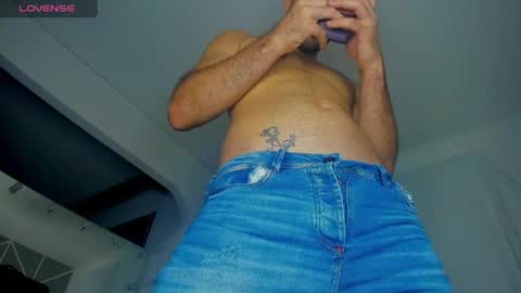 dereckhardd online show from April 30, 2026, 12:50 am