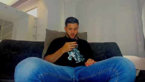 dereckhardd online show from May 1, 2026, 3:38 pm