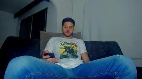 dereckhardd online show from May 3, 2026, 8:20 am