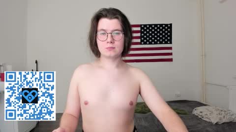 Snapshot of derek_shameless chatting on October 15, 2025, 5:57 pm Derek online show from October 15, 2025, 5:57 pm