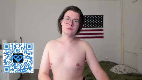 Snapshot of derek_shameless chatting on October 17, 2025, 12:25 am Derek online show from October 17, 2025, 12:25 am