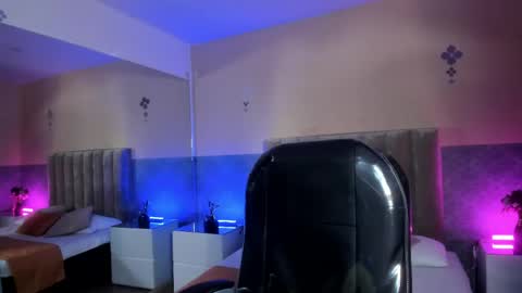 derek_sinn online show from April 22, 2026, 8:32 pm