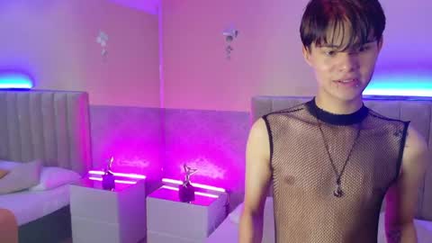 derek_sinn online show from May 12, 2026, 8:28 pm